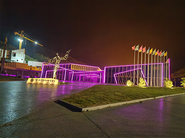 城市亮化是现代城市建设的重要组成部分，它不仅可以美化城市的夜景，还能提升城市的整体形象。随着科技的不断进步，城市亮化也得到了更多的关注和创新。本文将介绍一些关于城市亮化的创意和技术，帮助读者了解和田市城市亮化的重要性以及如何进行和田市城市亮化的规划和实施。